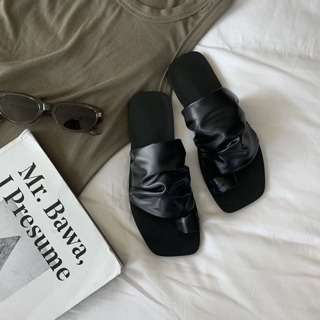 Karlao-Toe Loop Flat Slide Sandals