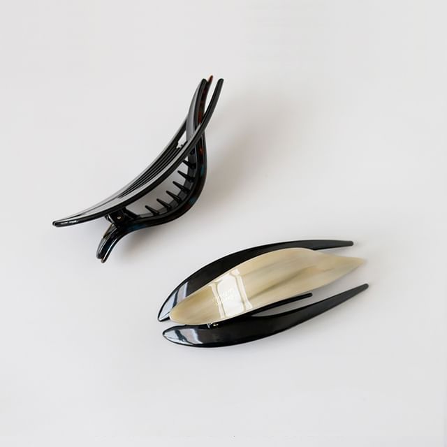Allyrinta-Acetate Hair Clip