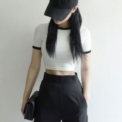Hopsi - Short-Sleeve Cropped T-Shirt Hopsi - Short-Sleeve Cropped T-Shirt