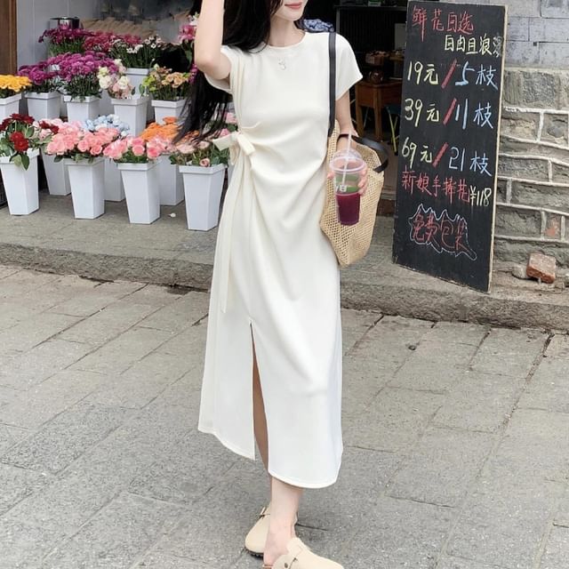 Trendycas-Short Sleeve Round Neck Plain Split Midi A-Line Dress