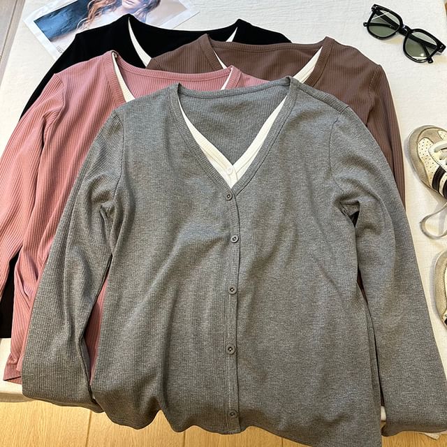 DIYI-Mock Two-Piece Long-Sleeve V-Neck Two-Tone Ribbed Button-Up Tee