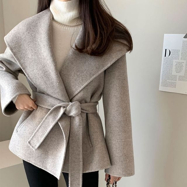 Jesong-Collared Plain Tie Front Jacket