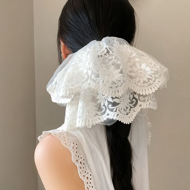 Show Mind-Lace Scrunchie