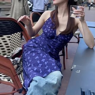 Honet Sleeveless V-Neck Floral Print Open-Back Slim-Fit Midi Dress