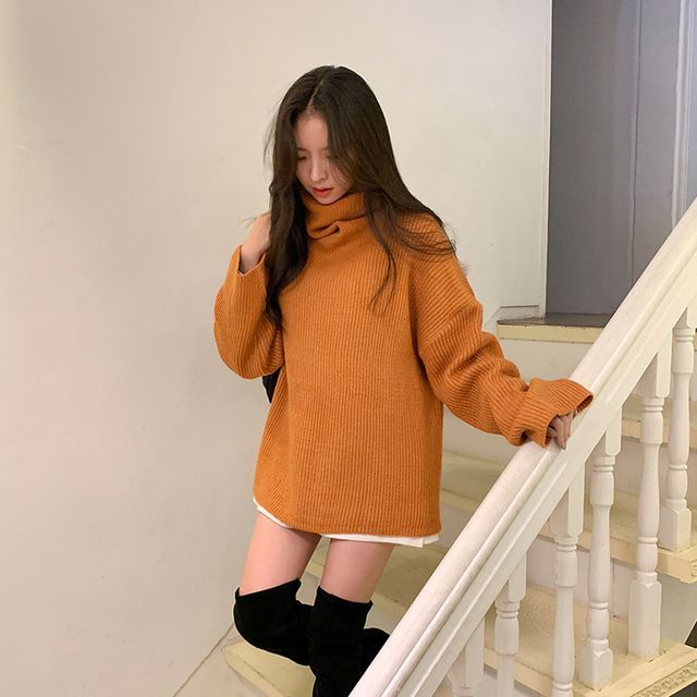 chuu - Loose-Fit Turtleneck Sweater 
