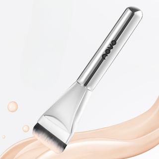 NOVO - Streak-Free Line-Shape Foundation Brush