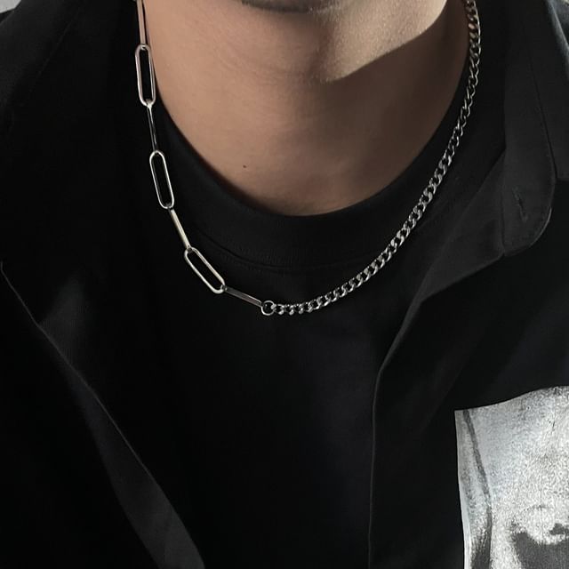 Black Degree-Asymmetrical Chain Necklace