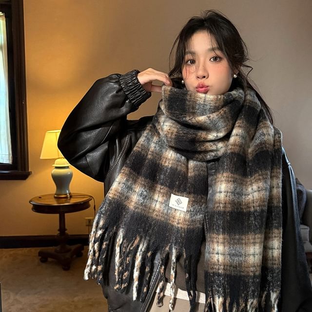 Frior-Plaid Fringed Trim Scarf