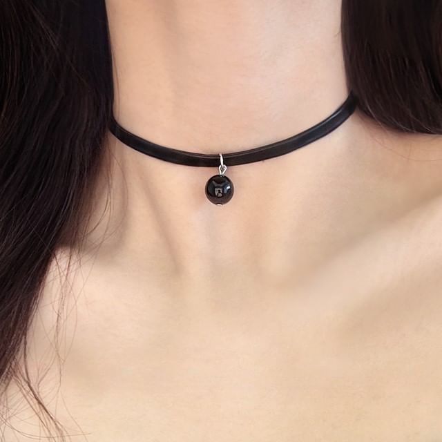 moliveny-Faux Leather Choker
