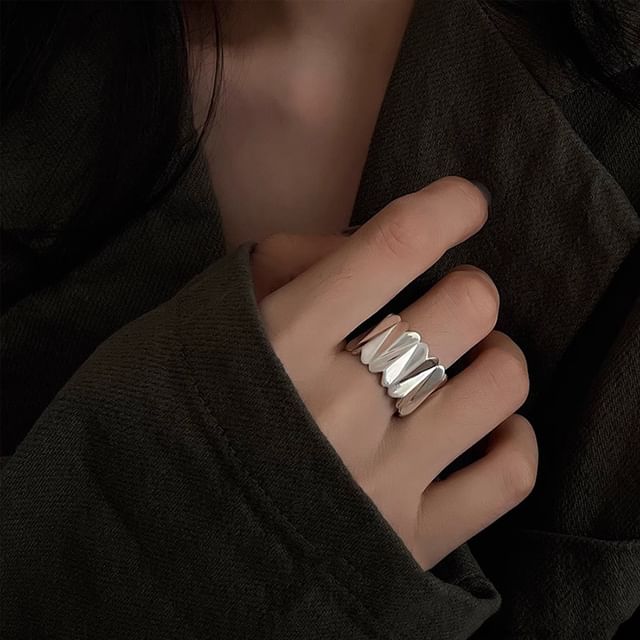 Hansha-Textured Alloy Ring