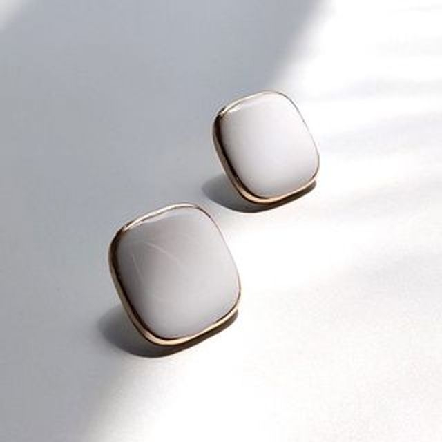Chimerro-Button Ear Stud