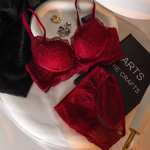 red lace bra and panty set