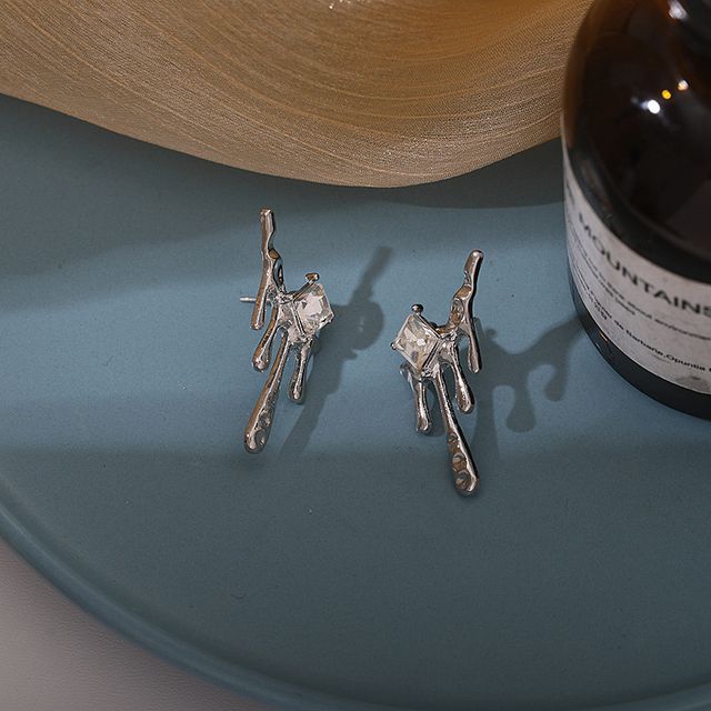 Gaya-Drip Stud Earring