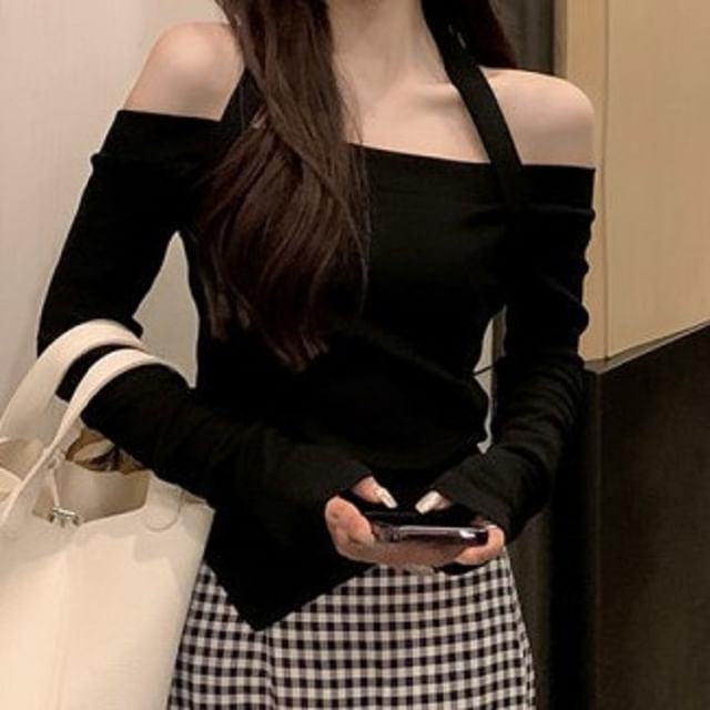 Cloud Nine-Long-Sleeve Halter Off-Shoulder Plain Asymmetrical Tee