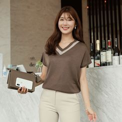 CLICK - V-Neck Contrast-Trim Knit Top CLICK - V-Neck Contrast-Trim Knit Top