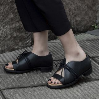 lace up low heel sandals