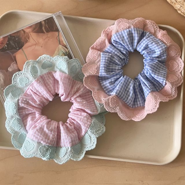 Miss Floral-Plaid Scrunchie