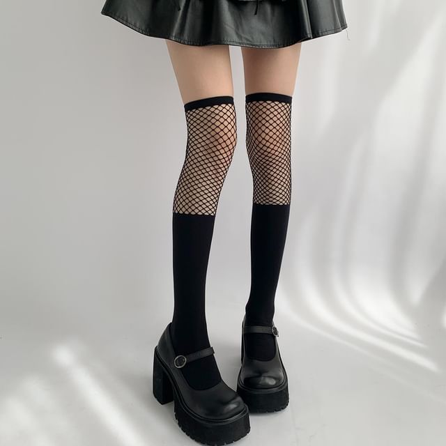 Desperim-Plain Fishnet Panel Socks