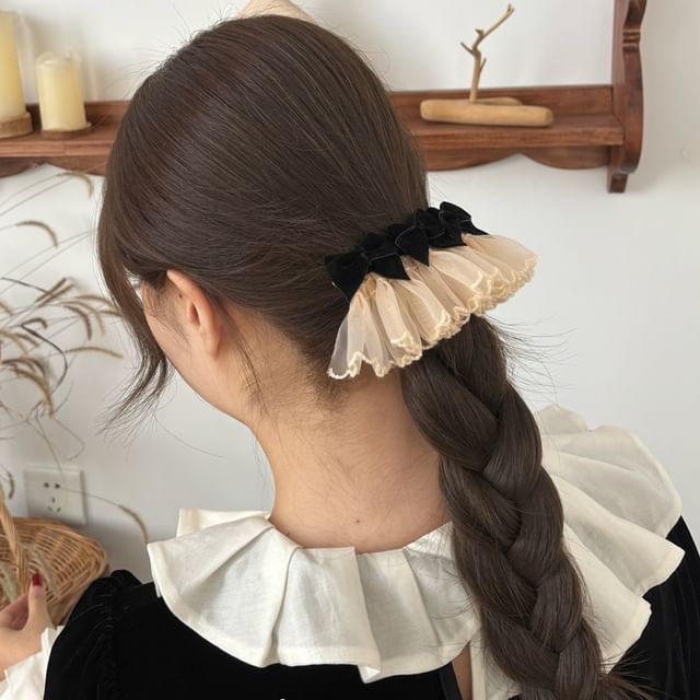 Allyrinta-Ruffle Hair Clip