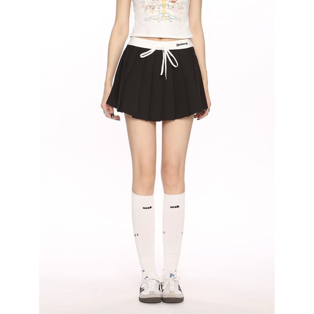 Berrytrix-High Rise Two Tone Mini Pleated Skirt