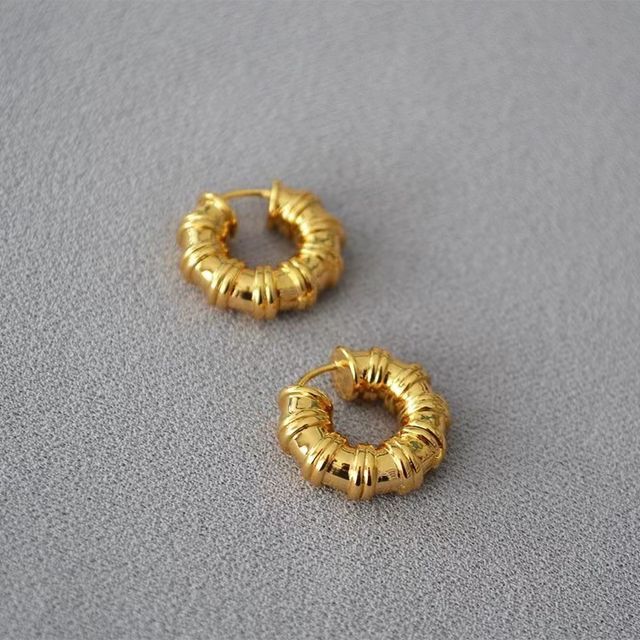 Poppin-Irregular Huggie Earring