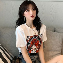 Ashlee - Short-Sleeve Fortune Cat Print T-Shirt Ashlee - Short-Sleeve Fortune Cat Print T-Shirt