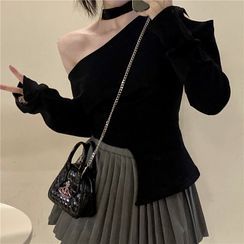 ANNZ - Long-Sleeve Off-Shoulder Asymmetrical T-Shirt / Pleated Mini A-Line Skirt