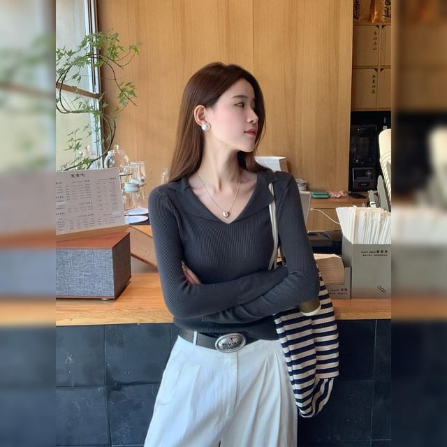 Gwendolyn-Long Sleeve Collared Plain Ribbed Knit Top