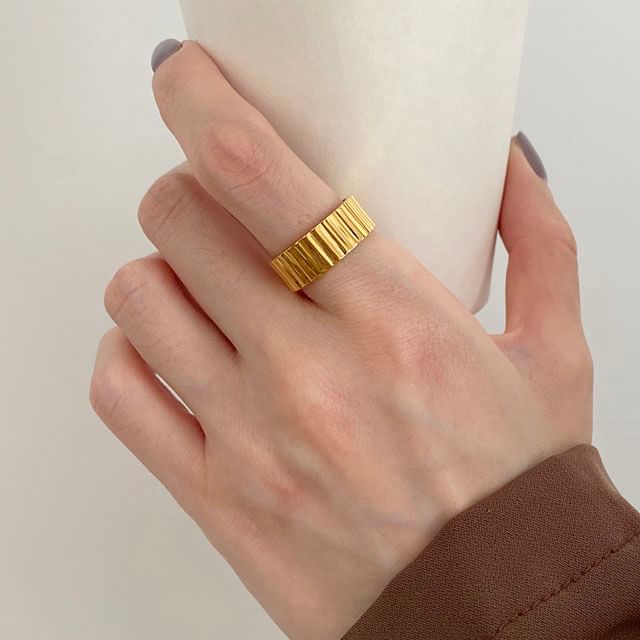Betsuno-Textured Stainless Steel Ring