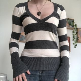 Rosesand Long Sleeve V Neck Striped Slim Fit Sweater