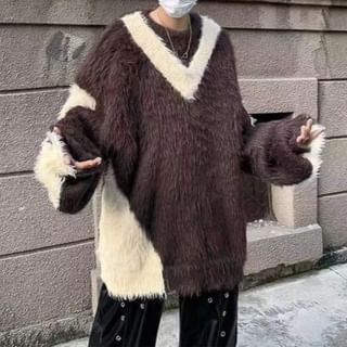 Kenning-Round Neck Two Tone Fluffy Sweater