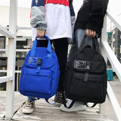 BagBuzz - 字母尼龙背包 BagBuzz - 字母尼龙背包