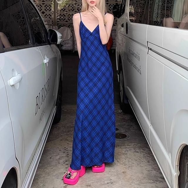 Kenning-Spaghetti Strap V-Neck Plaid Maxi Sundress