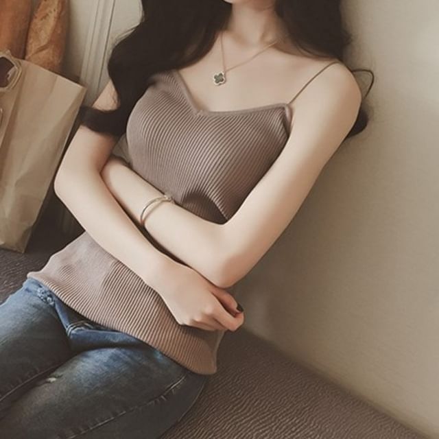 Muezz-V-Neck Plain Knit Crop Camisole Top