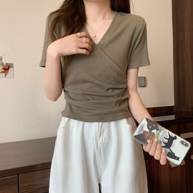 Cloud Nine-Short-Sleeve V-Neck Plain Crop Tee