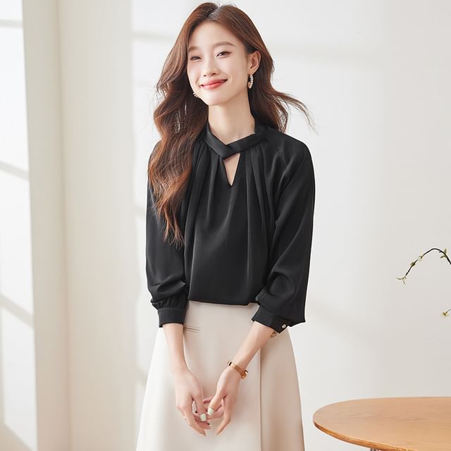 Skyheart-Long Sleeve Round Neck Plain Keyhole Pleated Blouse