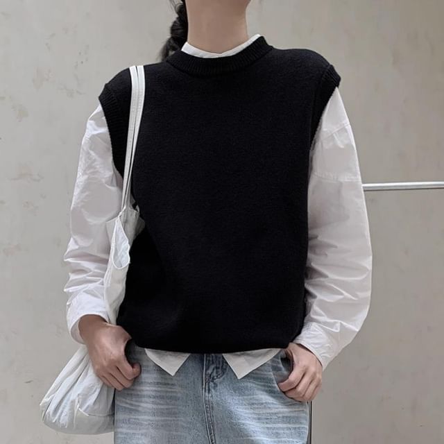 SIMPLE BLACK-Round Neck Plain Sweater Vest