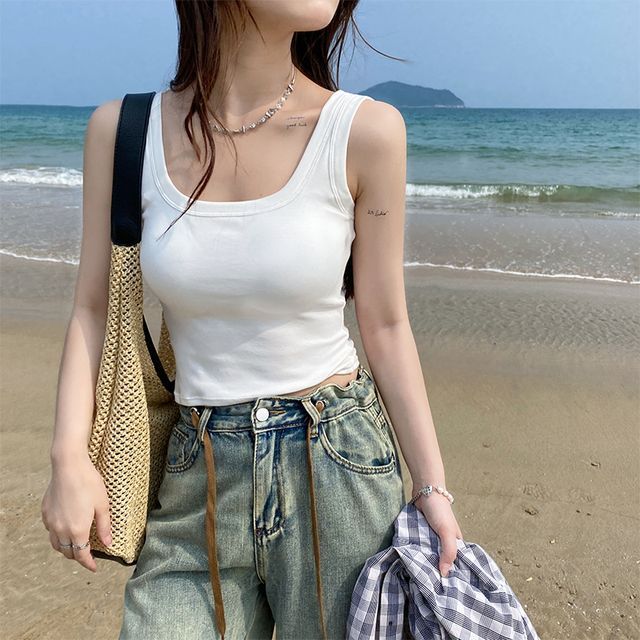Gwendolyn-Scoop Neck Plain Tank Top