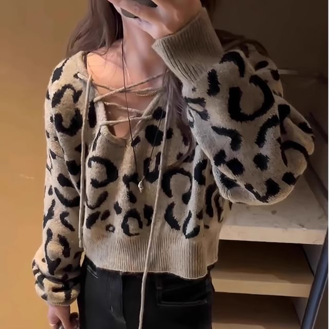 Ukiyo-V-Neck Leopard Print Crop Sweater Vest