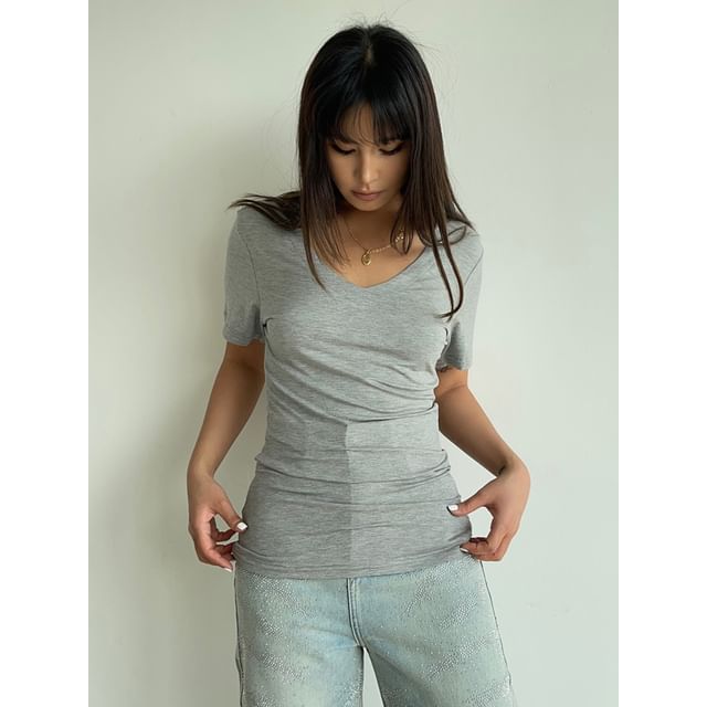 Colada-Plain V-Neck Tee