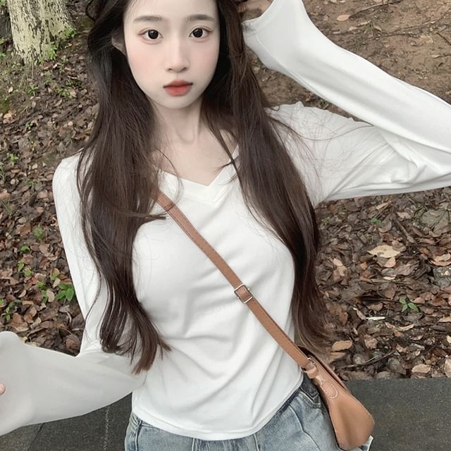 Closette-Long-Sleeve V-Neck Plain Tee