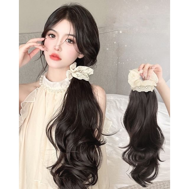 SEVENQ-Ponytail - Wavy with Lace Scrunchie