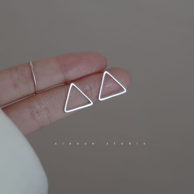 Dashiro-Triangle S925 Sterling Silver Stud Earring