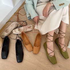 KICKOFF - Lace-Up Square-Toe Flats KICKOFF - Lace-Up Square-Toe Flats