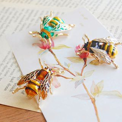 Nisen - Bug Brooch Nisen - Bug Brooch