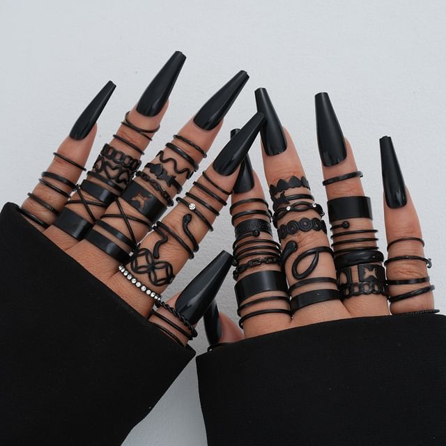 Gemsha-Matte Spiral Ring Set