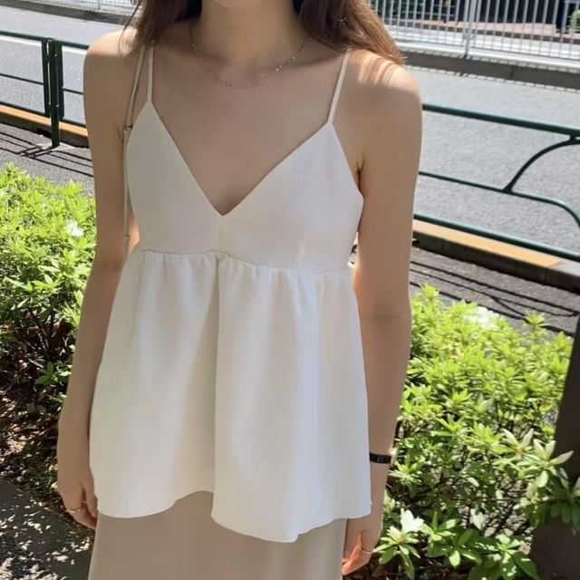 ISSOL-V-Neck Plain Open Back Flowy Crop Cami Top