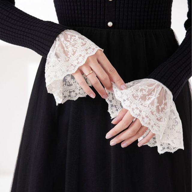 MIOW-Lace Wrist Cuffs