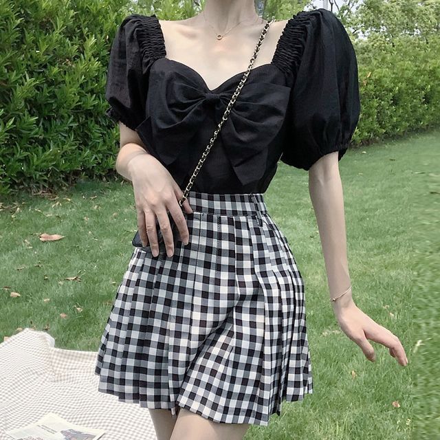 Queen Bee Puff-Sleeve Bow Blouse 