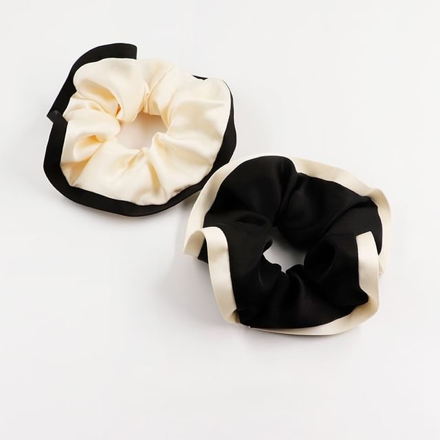 Koi Kawaii-Contrast Trim Scrunchie